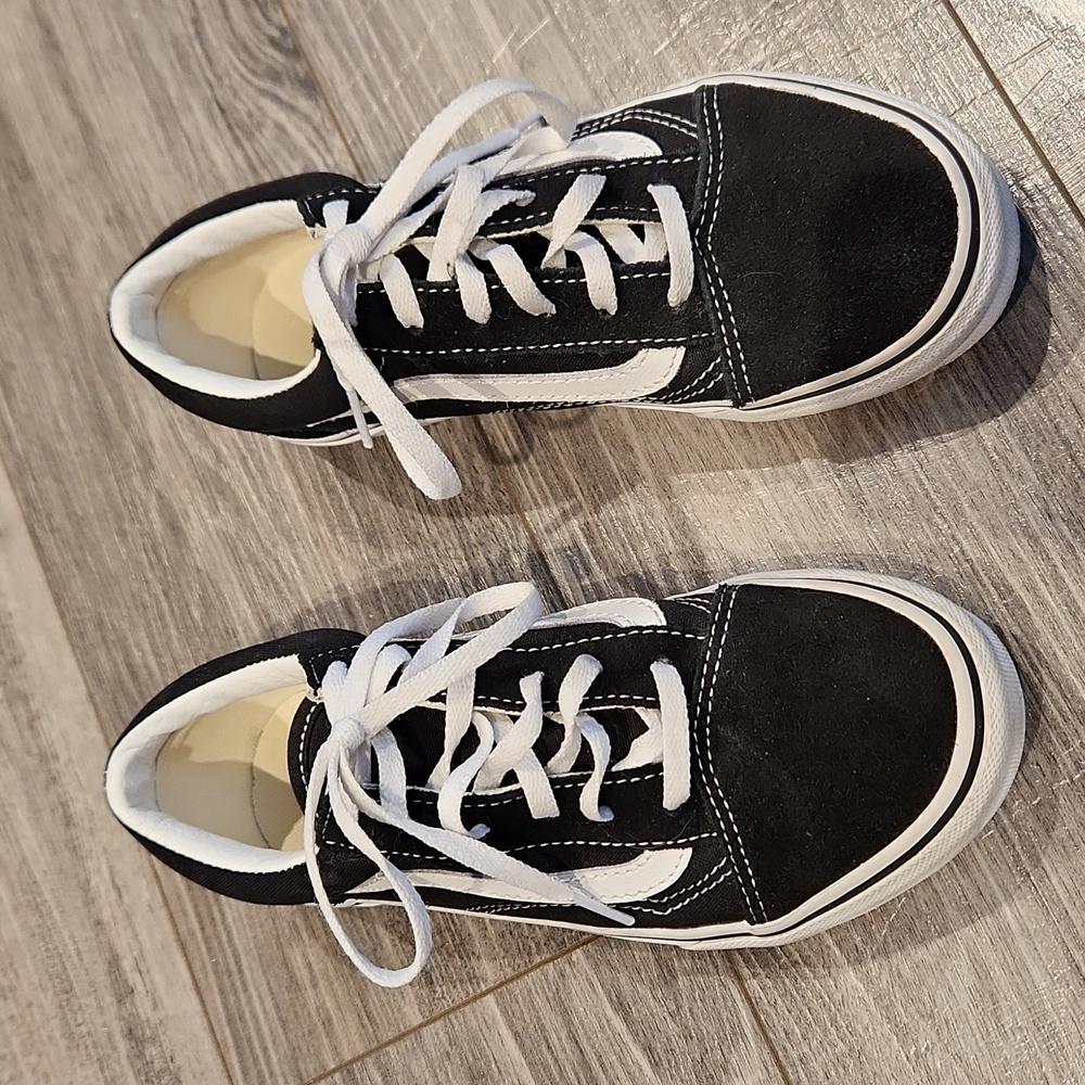 EUC VANS Off The Wall Boys sz 3 Sneakers
